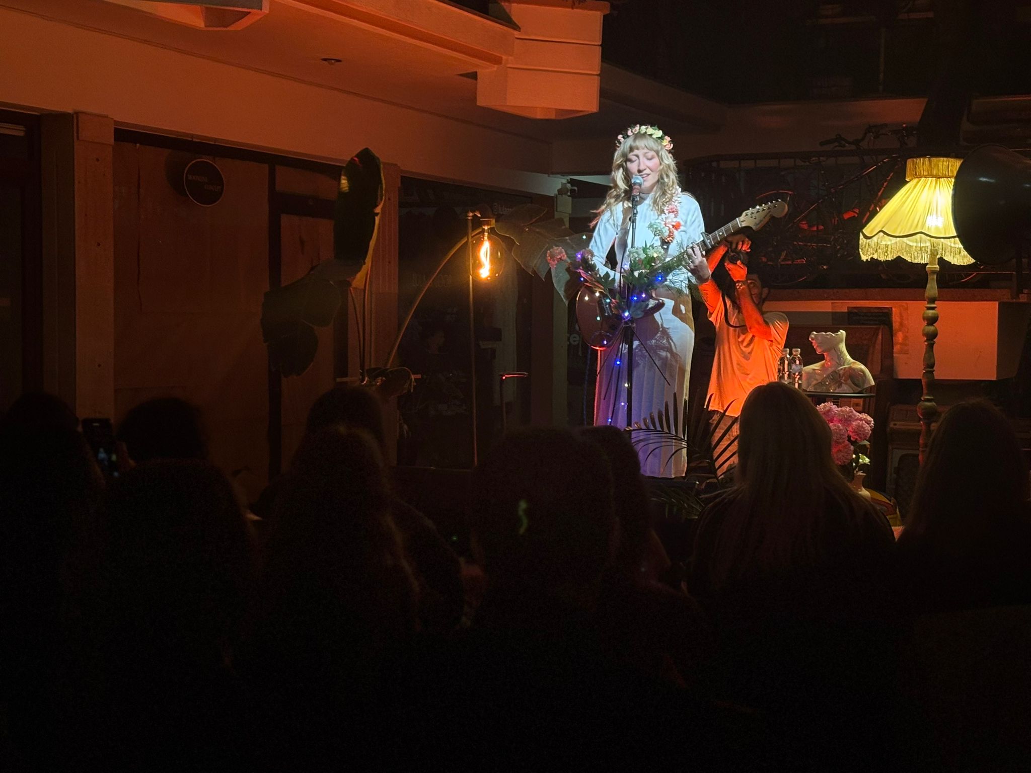 Esprili ve duygusal performans büyüledi