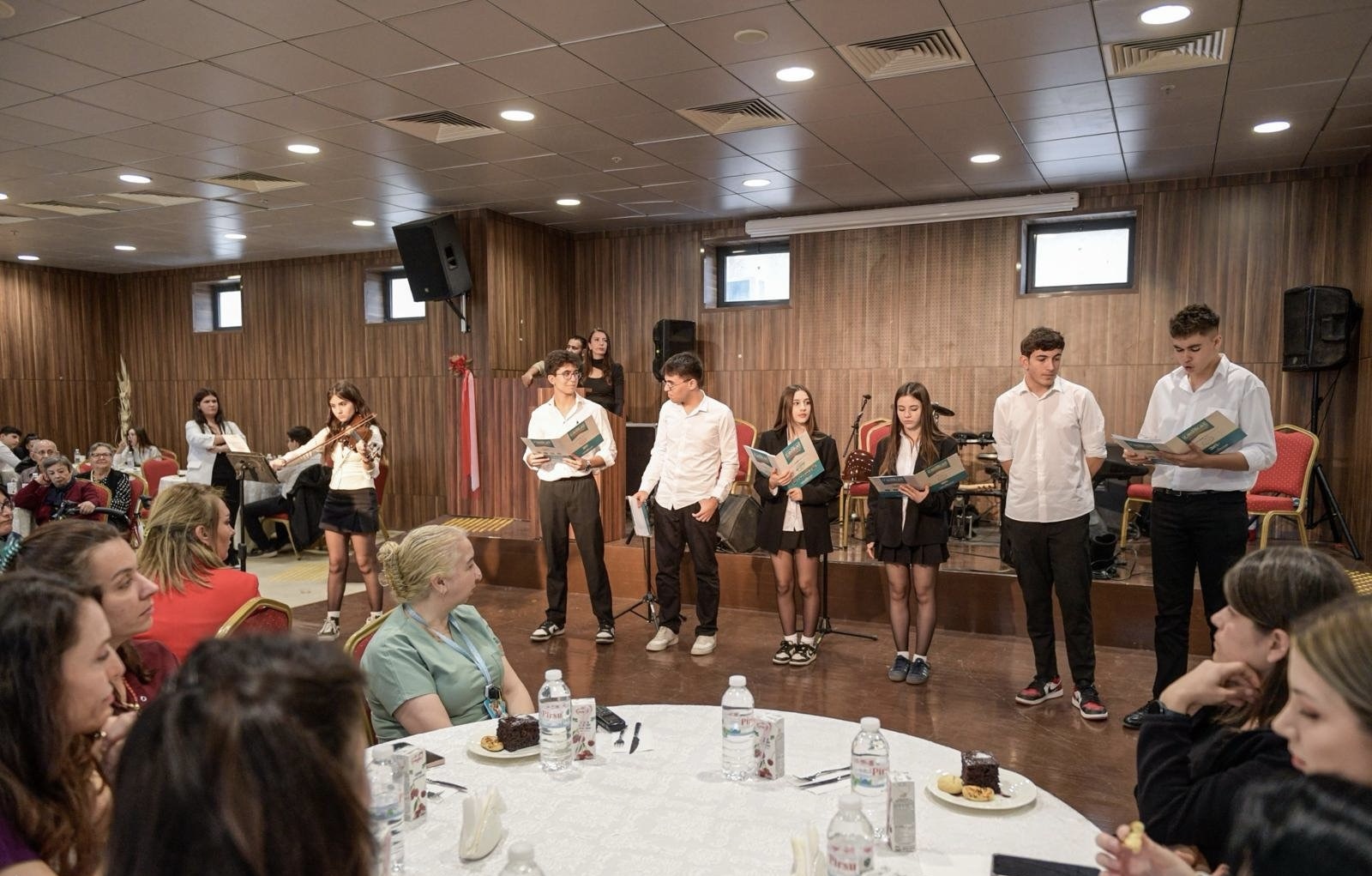 Öğretmenler Günü İzmir’de Kuşakları Buluşturdu