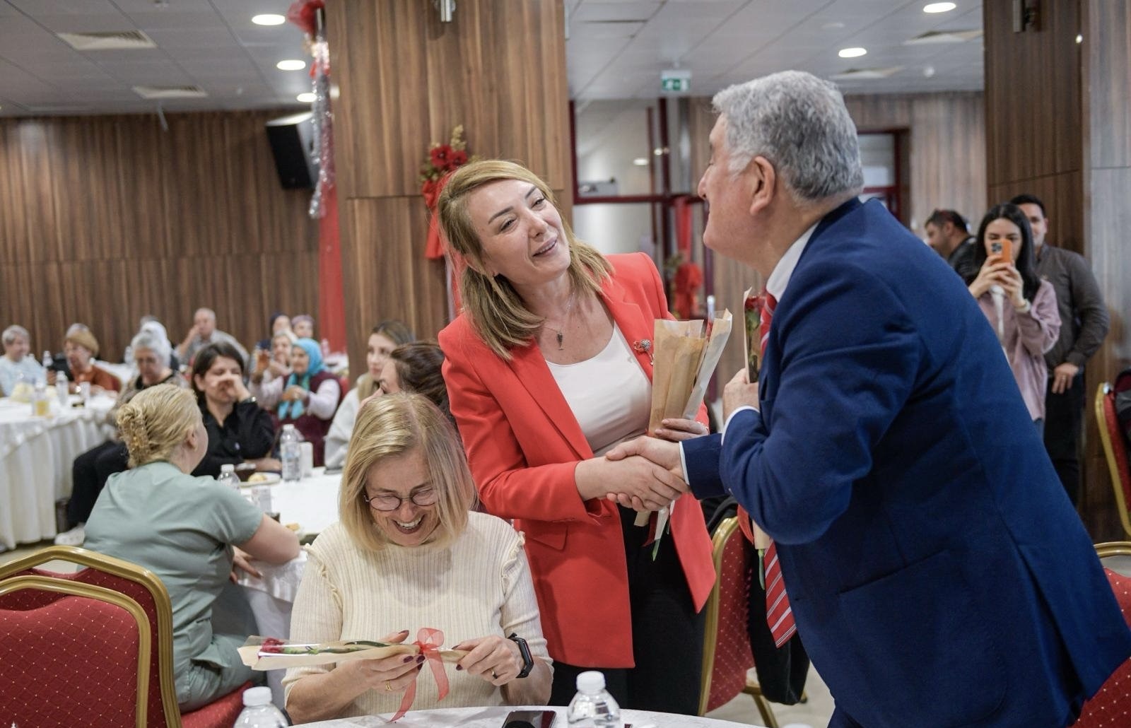 Öğretmenler Günü İzmir’de Kuşakları Buluşturdu1