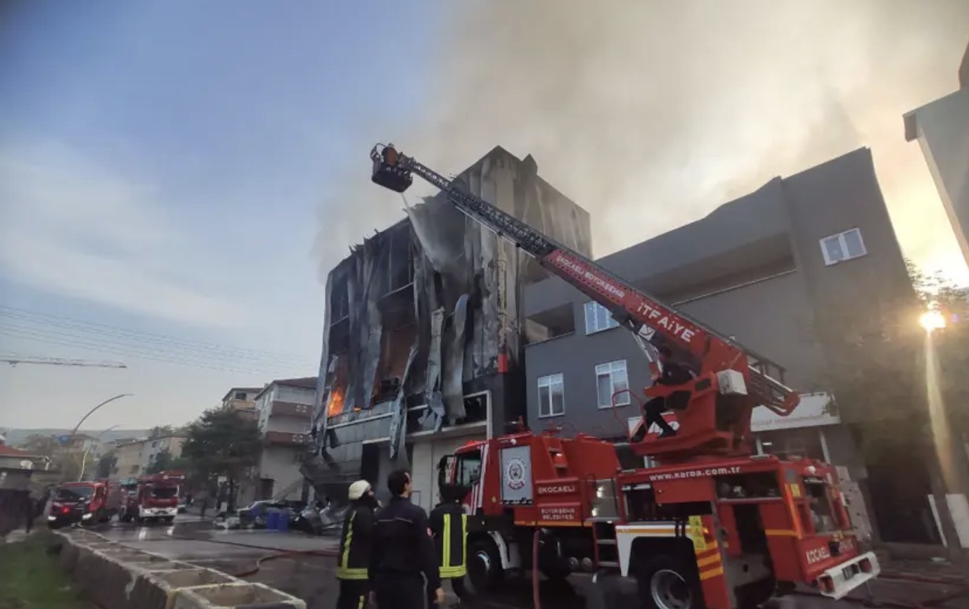 Parfum Deposu Patlama