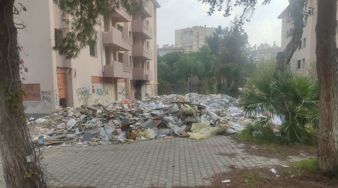 Atakent Polis Lojmanları-1