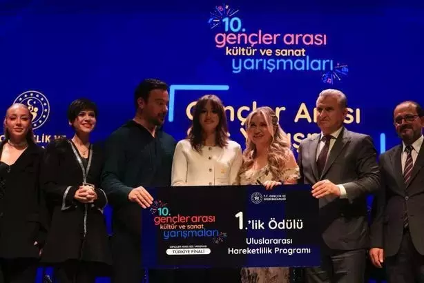 Bakan Bak gençlerle buluştu