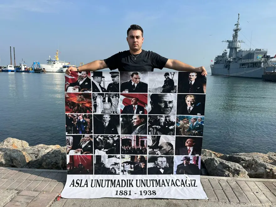 Su Altında Atatürk Pankartı