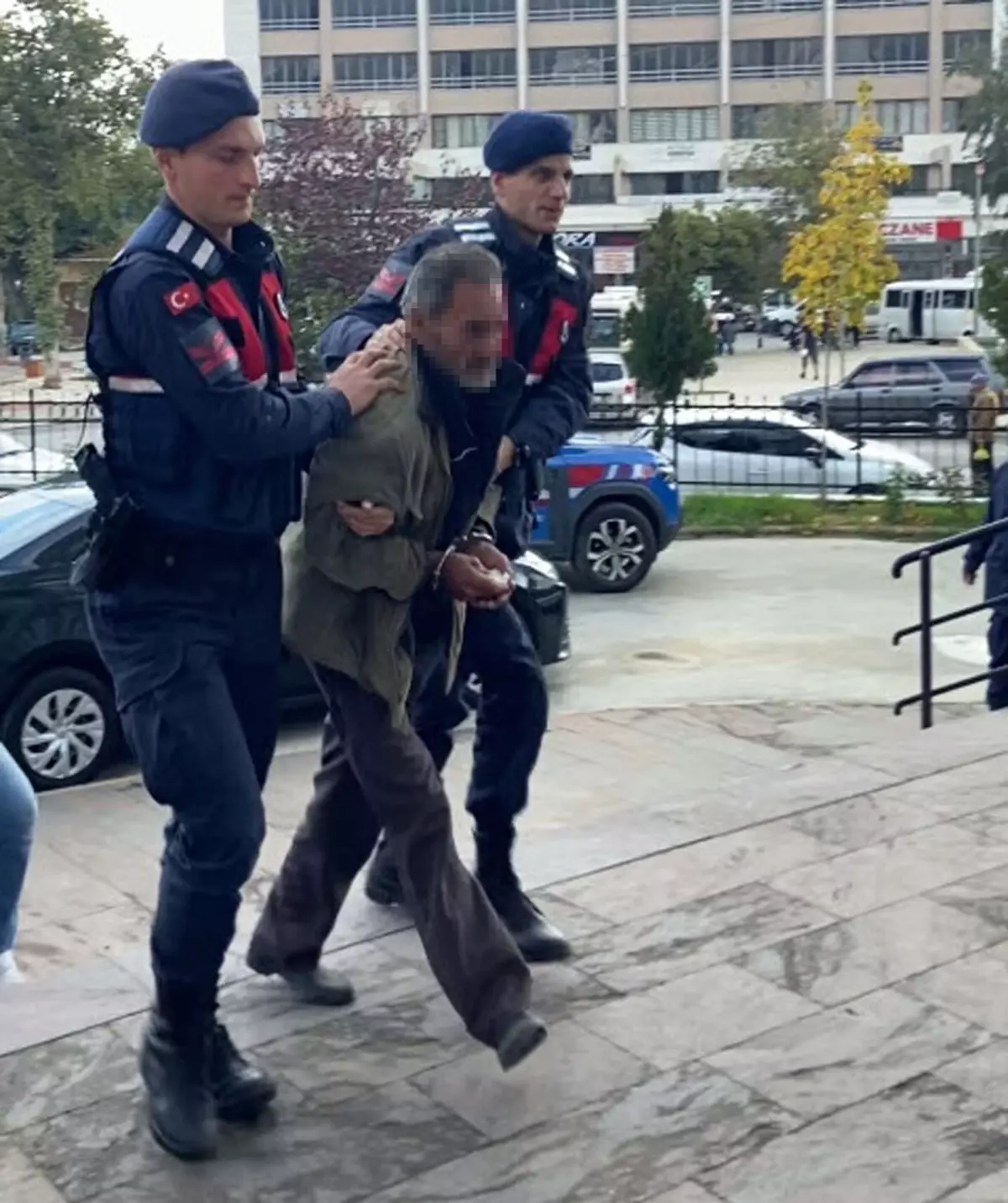 Tirede Ailesine Saldıran Adam