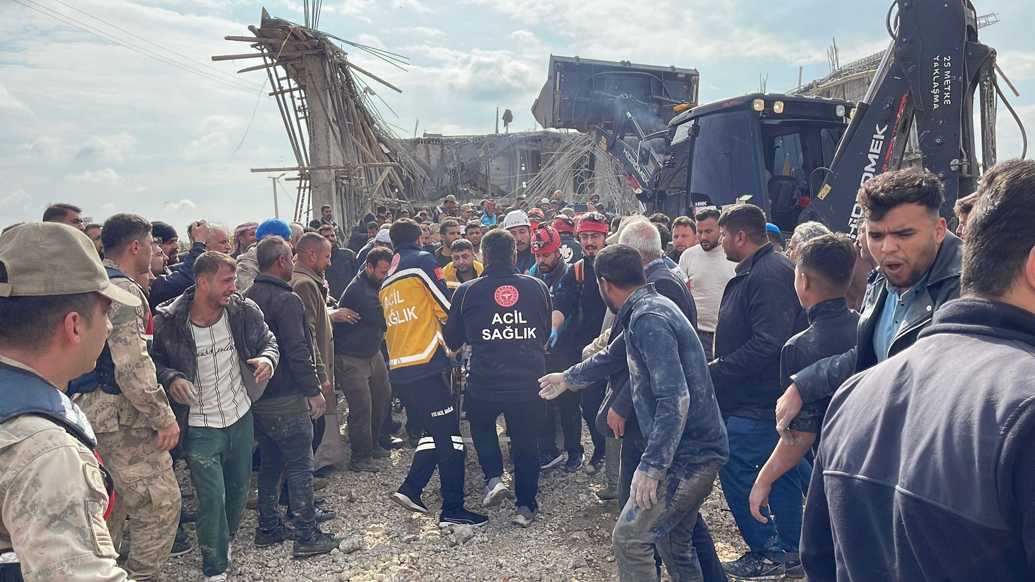 Ekiplerin müdahalesiyle işçiler çıkarıldı