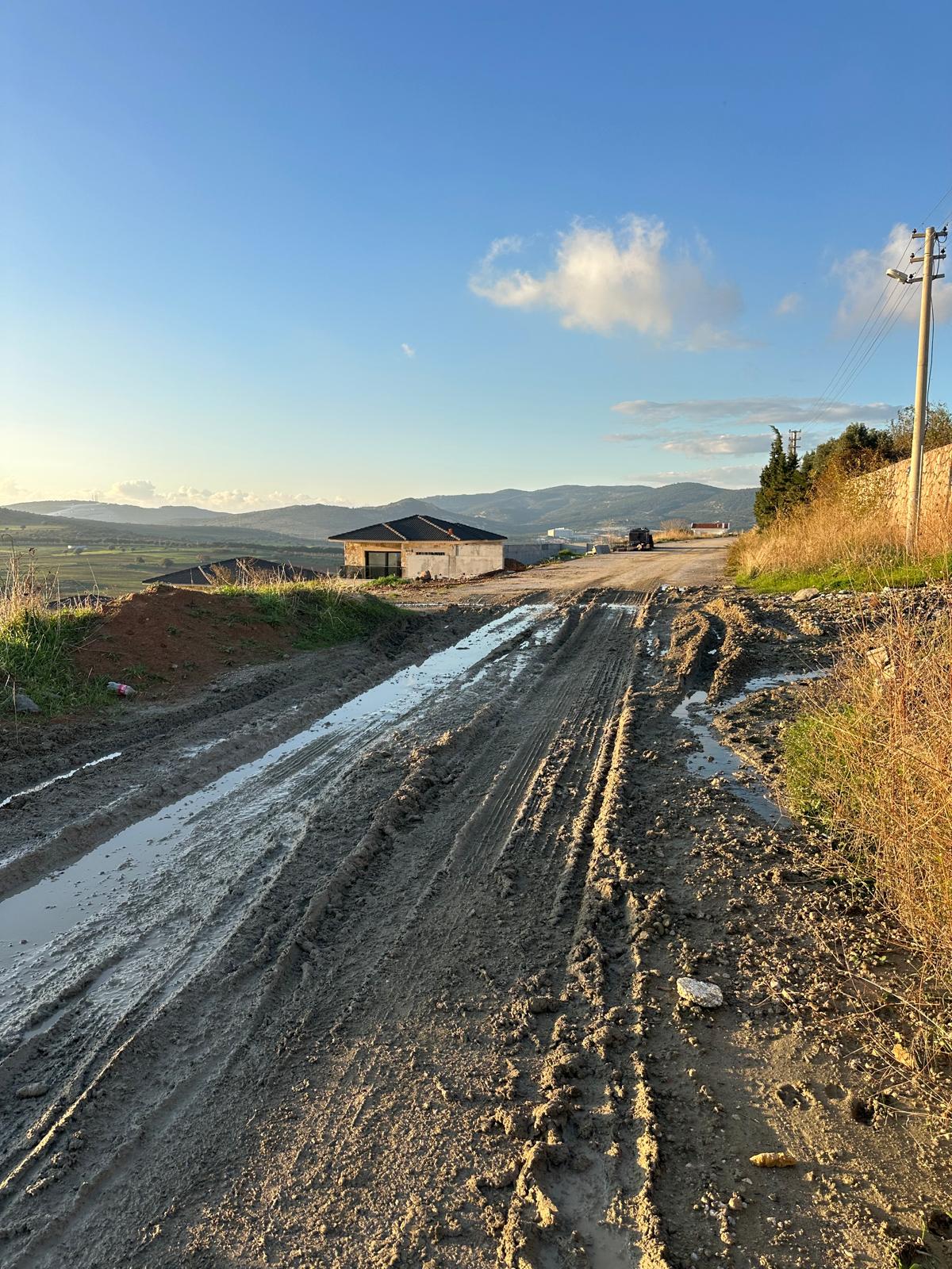 Başkan Genç: "Foçaköy sakinleri çamura mahkum edildi, hizmet üretin"