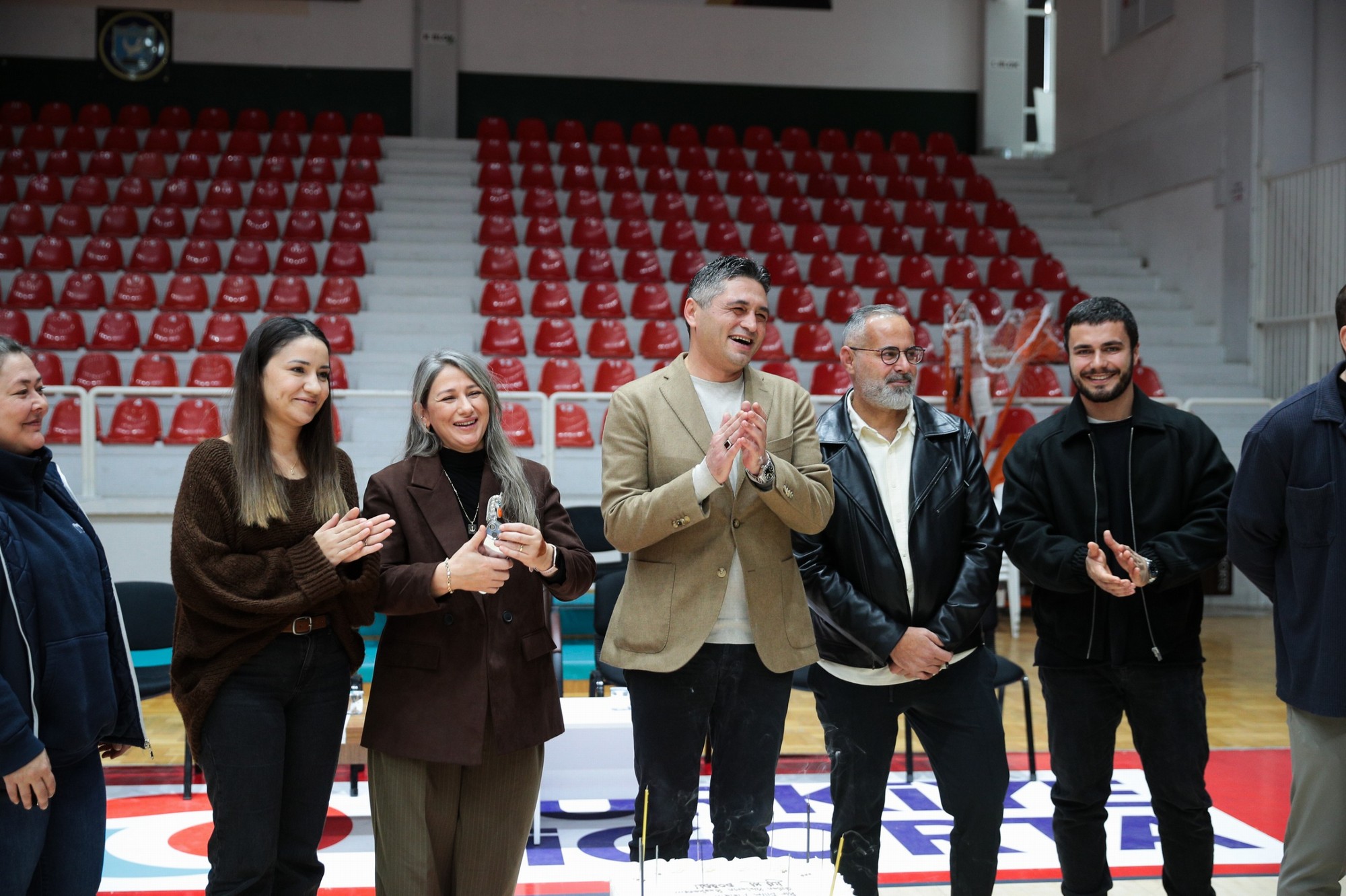 Aliağa Belediye Personeli Başkanları İçin Salon Kapattı (5)