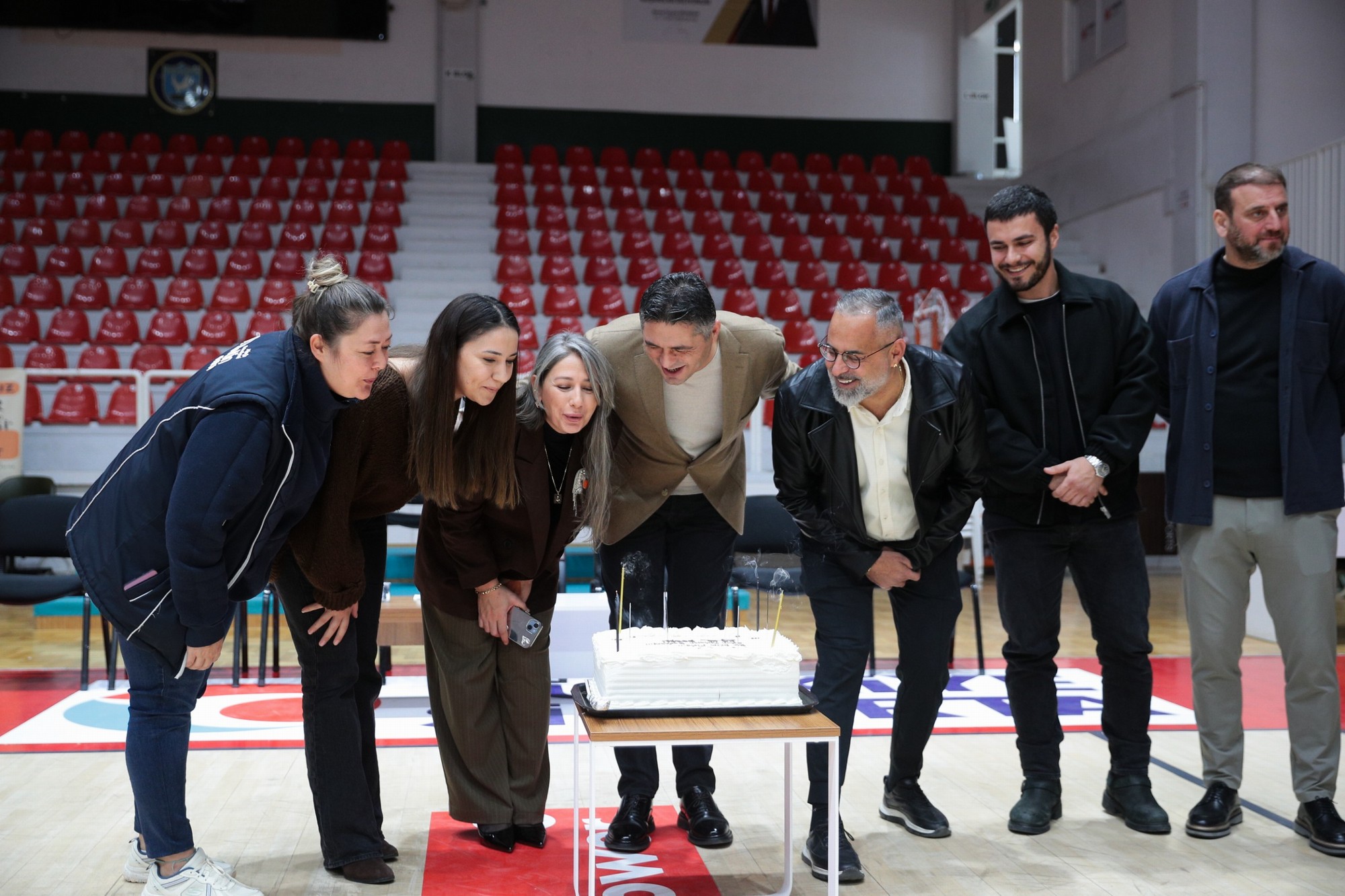 Aliağa Belediye Personeli Başkanları İçin Salon Kapattı (6)