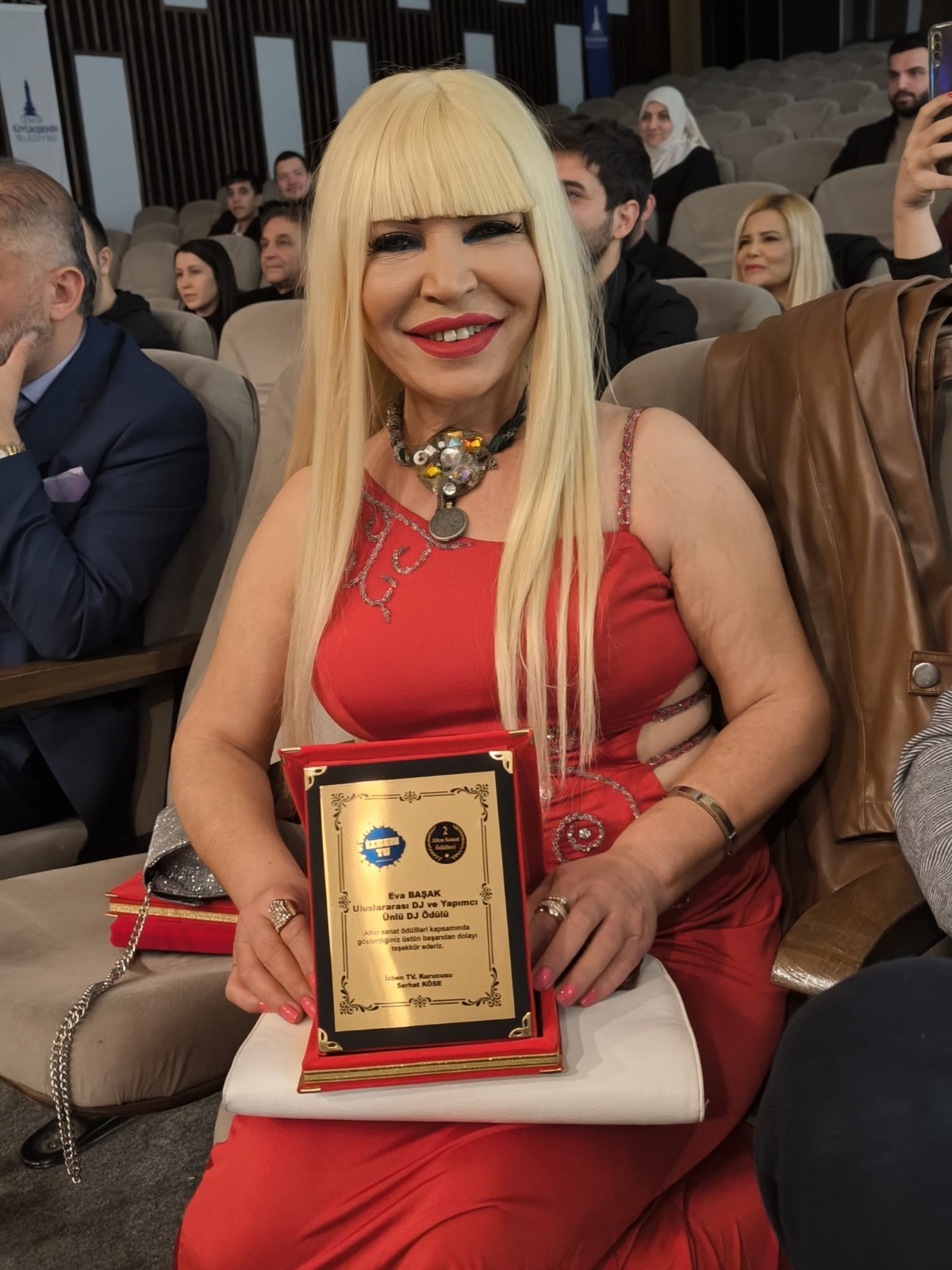 Altın Sanat Ödülleri’ne Eva Başak Damgası1