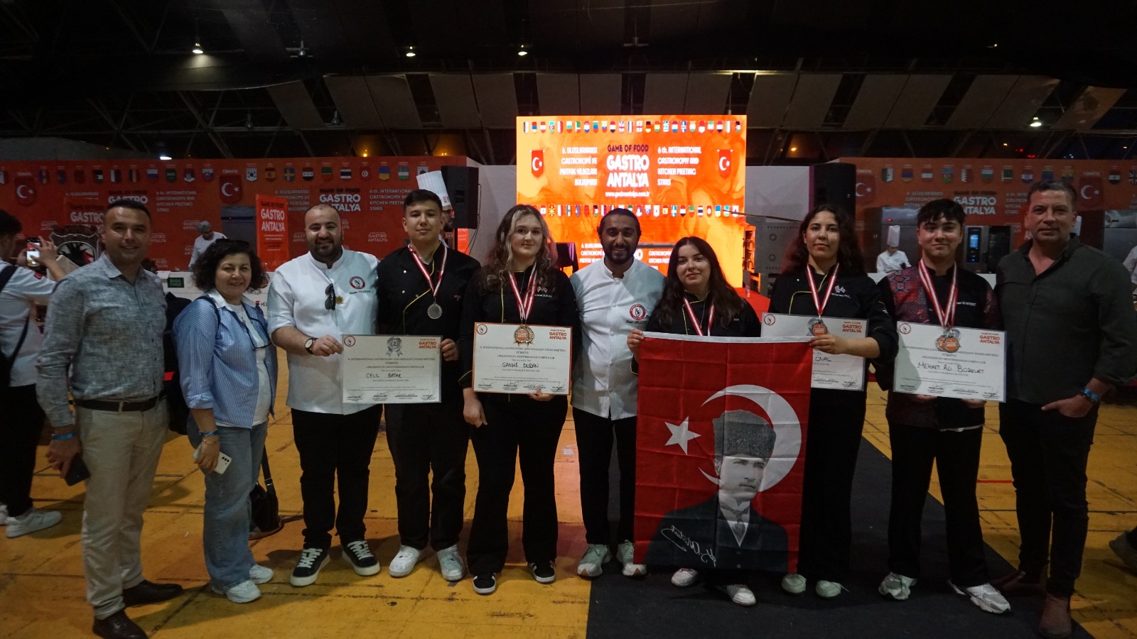 Antalya’da Düzenlenen Gastroantalya Uluslararası Gastronomi Ve Mutfak Yıldızları Buluşması’nda İzmir’den Katılan Iki Meslek Lisesi Öğrencileri, Farklı Kategorilerde Kazandıkları Madalyalarla Büyük Başarı Elde Etti.5