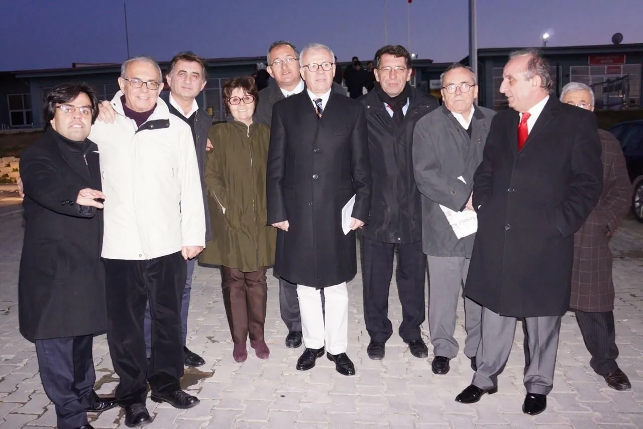 ve rahmetli Hikmet Çiçek’i ziyaret etti.