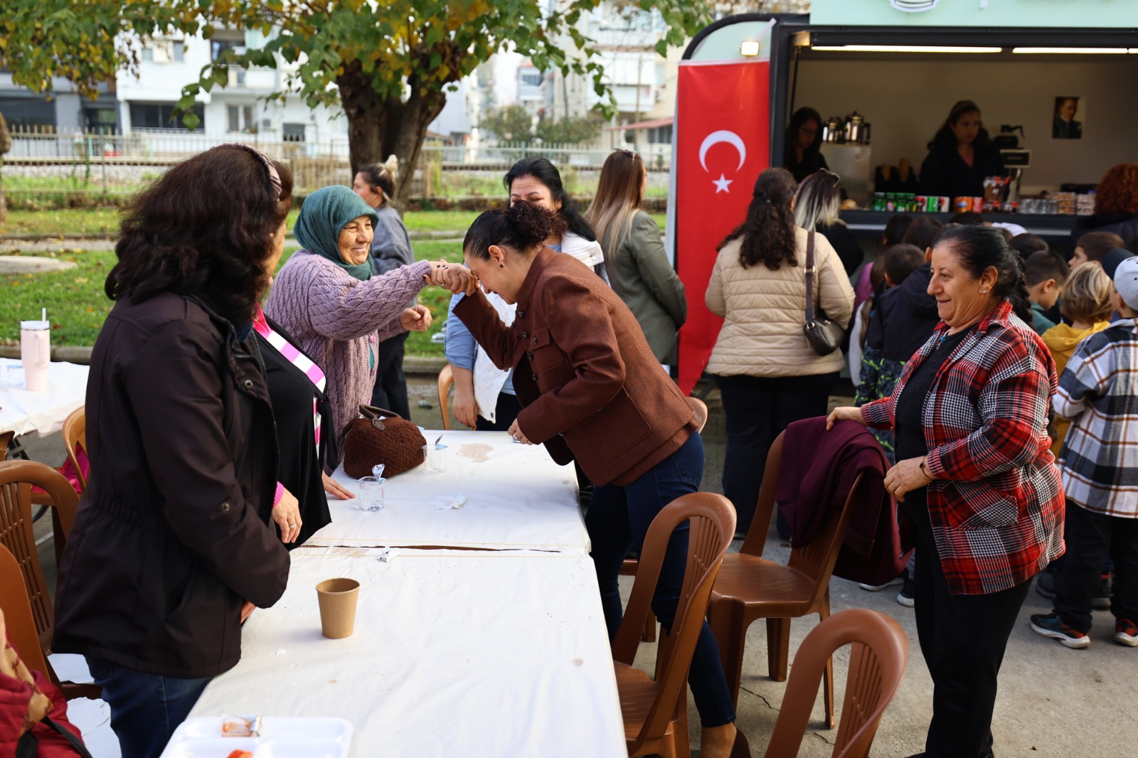 Başkan Sengel’den Efes Selçuk’un Engelsi̇z Çocuklarina Teşekkür (4)