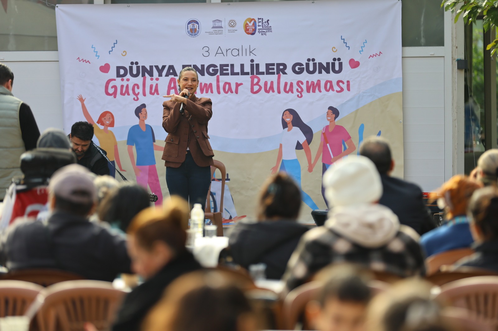 Başkan Sengel’den Efes Selçuk’un Engelsi̇z Çocuklarina Teşekkür (6)