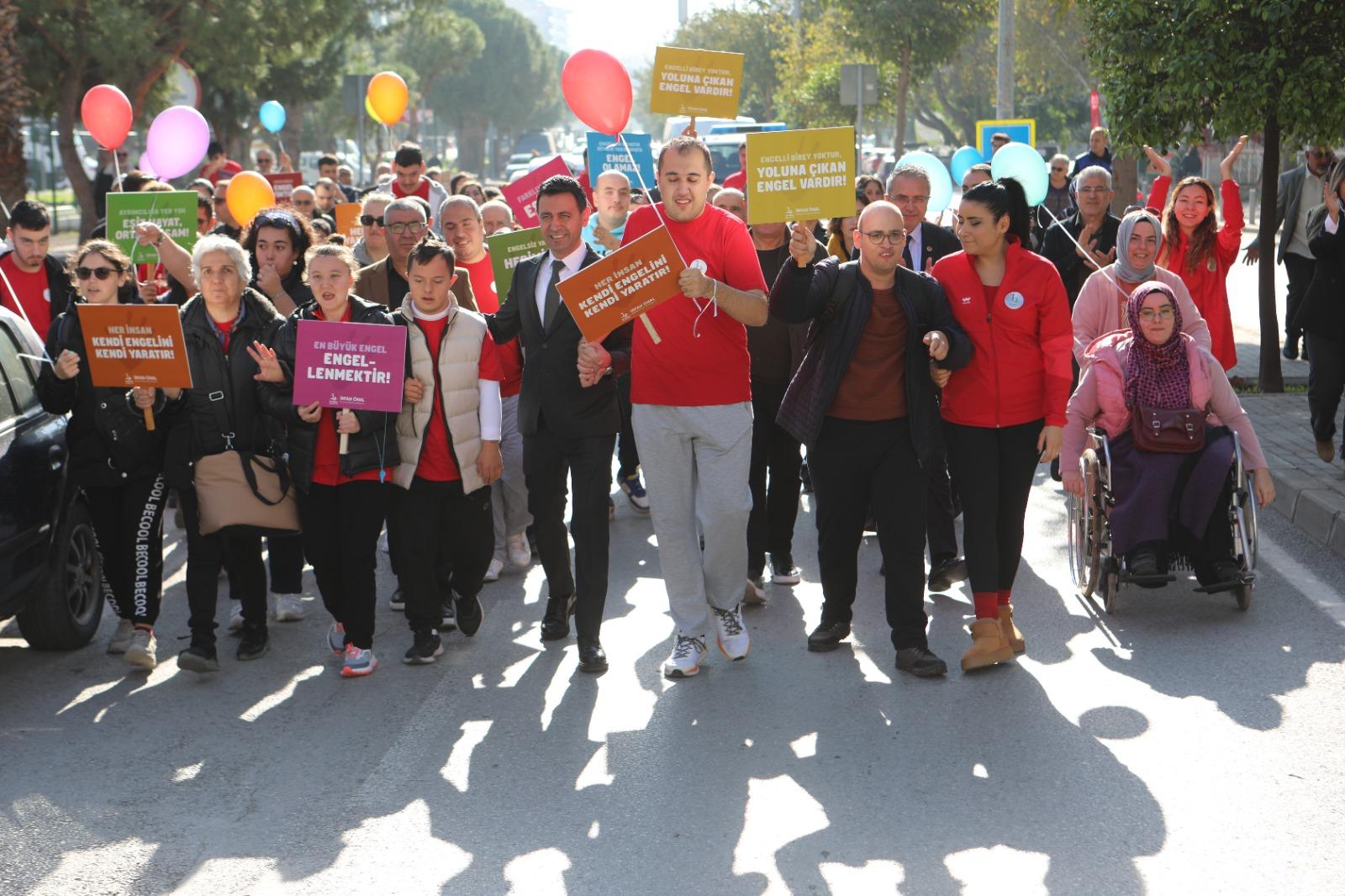 Bayrakli Beledi̇yesi̇’nden 3 Aralik Farkindalik Etki̇nli̇ği̇ (5)