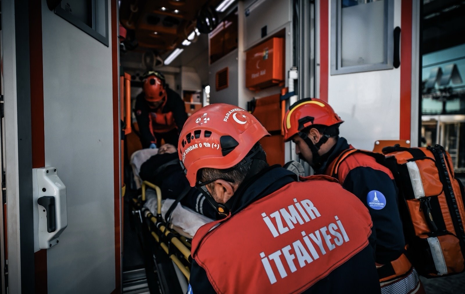 Bayraklı’daki 47 Katlı Binada Nefes Kesen Tatbikat!3