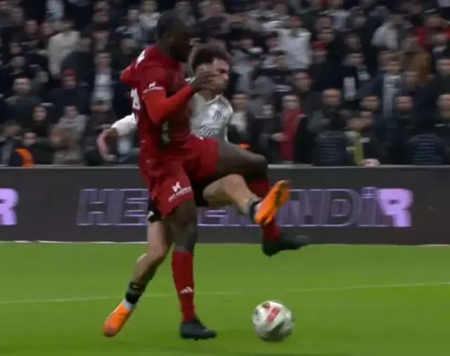 Beşiktaş Gaziantep Maçı Penaltı Pozisyonu