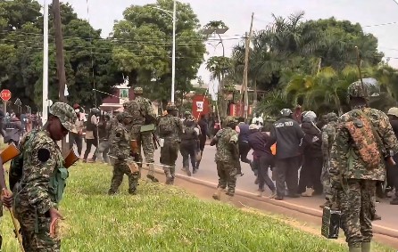 Uganda'da tansiyon yüksek