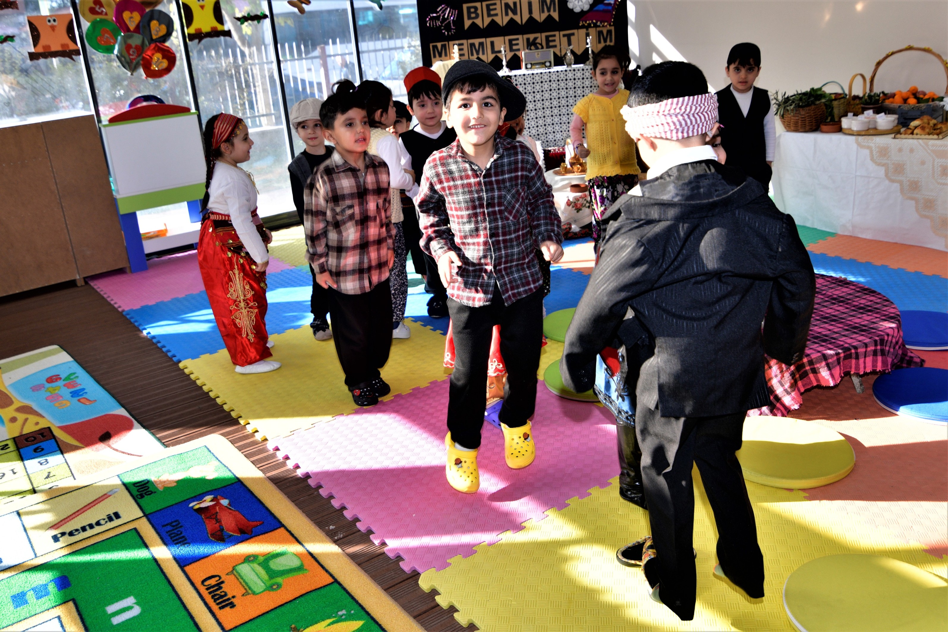 Bornova’da Yerli Malı Haftası Miniklerle Renklendi