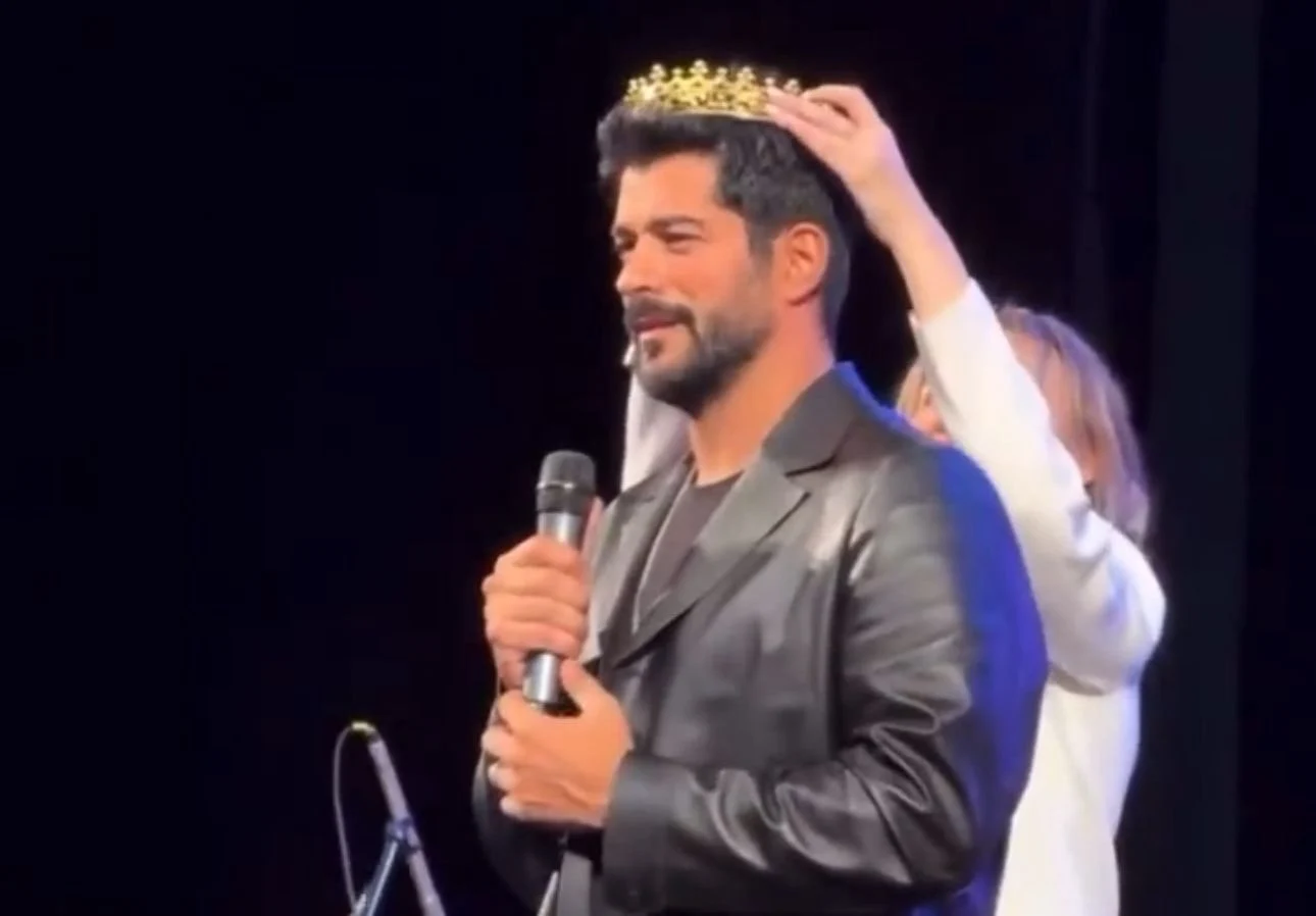 Burak Özçivit Kral Ilan Edildi