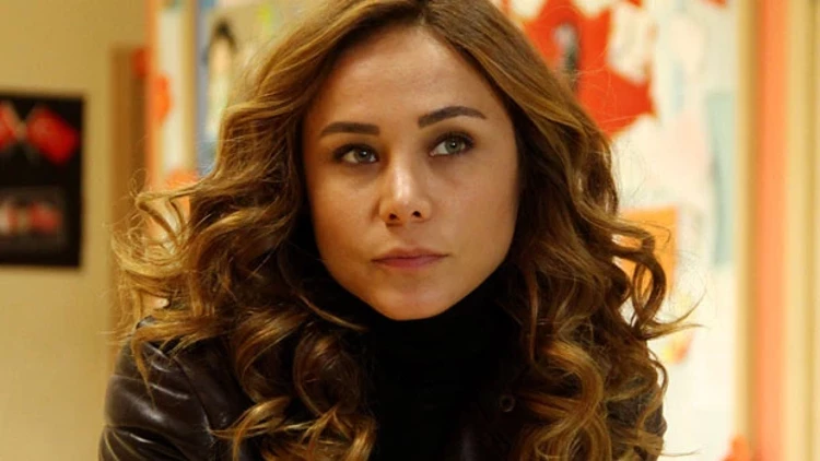 Burçin Terzioğlu 2-2