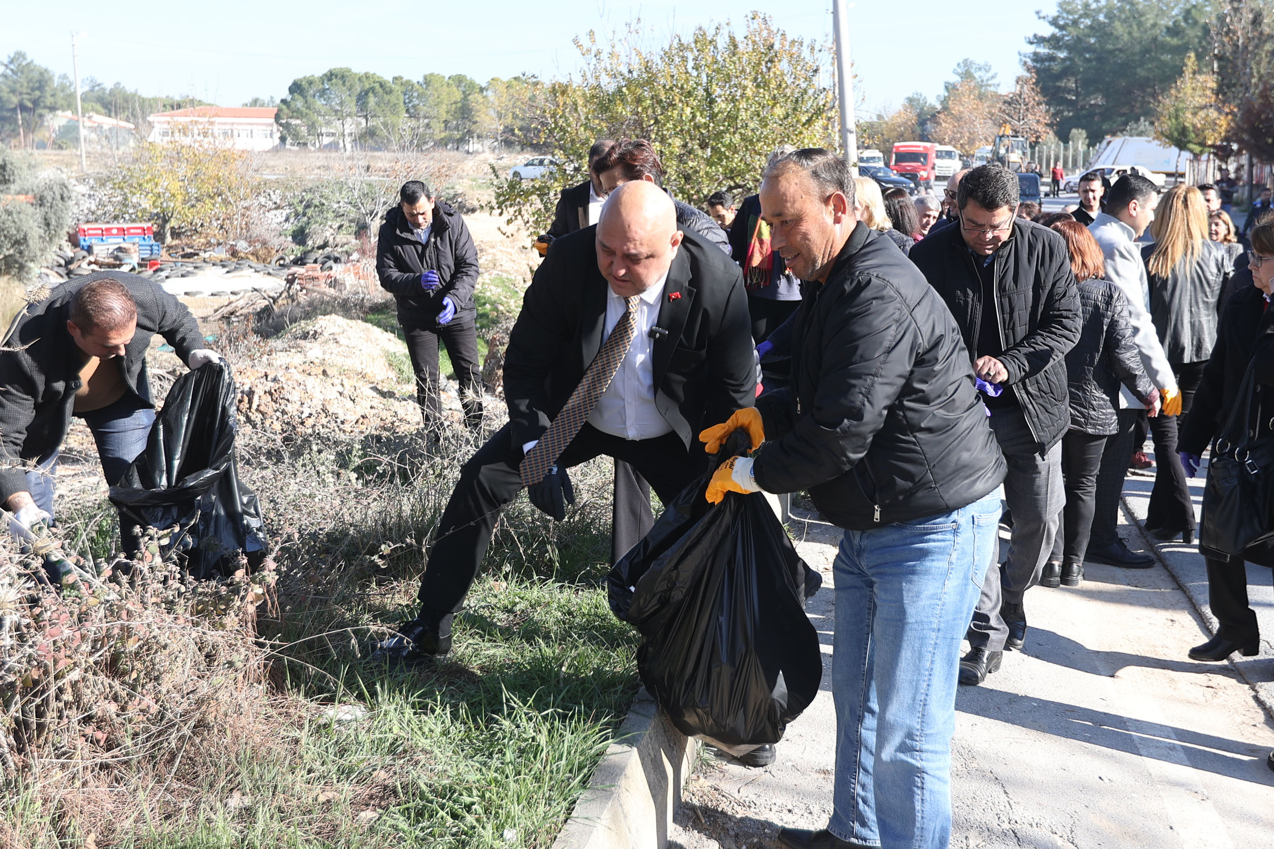 Büyükşehir’den 13 İlçede Çevre Temizliği Seferberliği (6)