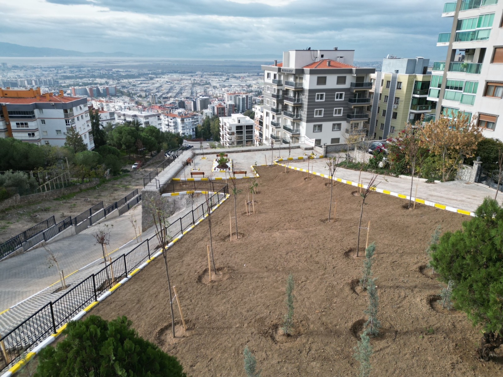 Çiğli Esentepe’de Yol Ve Istinat Duvarı