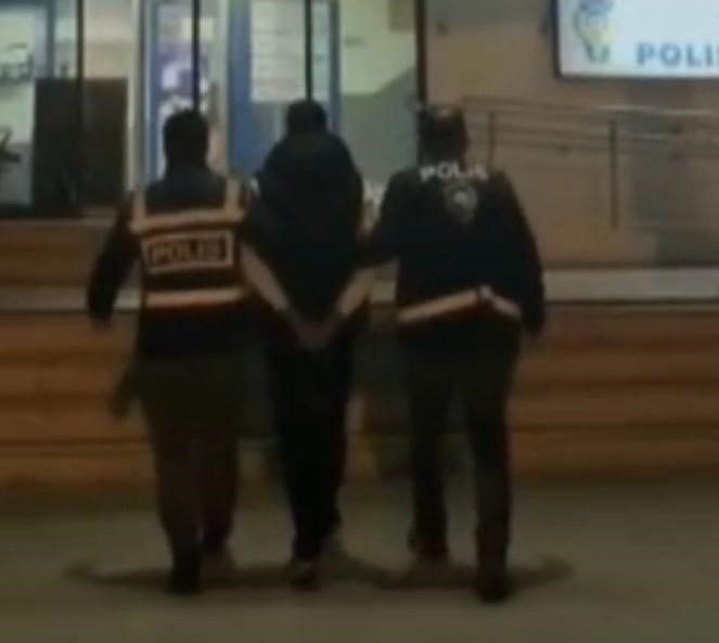 Üç mahallede eş zamanlı baskın