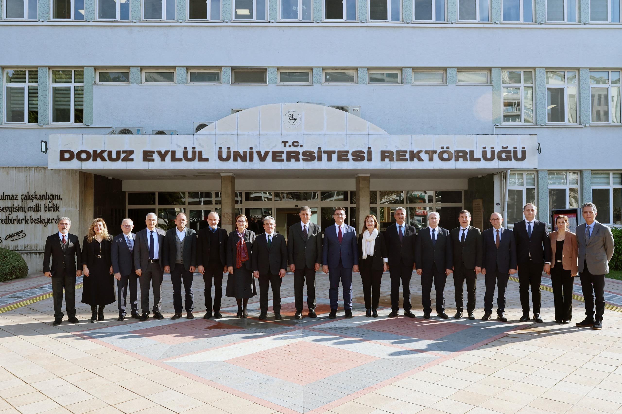 Deü'de Tari̇hî İmza İzmi̇r'i̇n Deprem Master Plani Hedefi̇yle İş Bi̇rli̇ği̇ Protokolü İmzalandi (2)