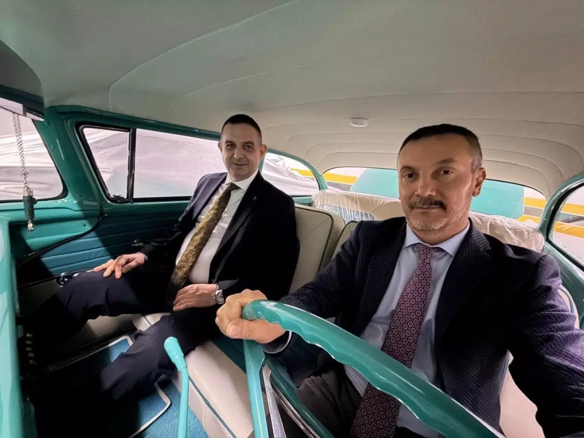 Devlet Bahçeli 1958 Model Ford Otomobilini Hediye Etti! 2