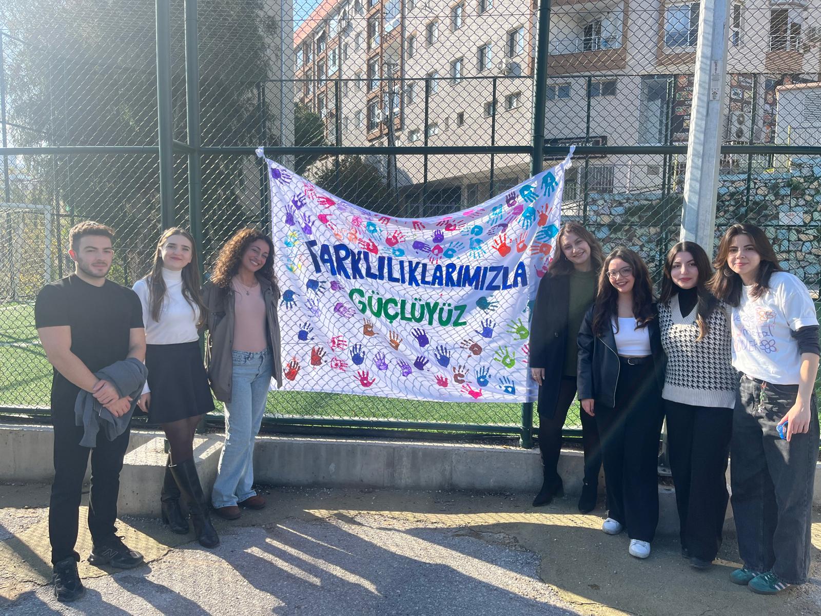 ++Ege Üniversitesinden ‘Dünya Engelliler Günü'ne Sanat Ve Dayanışma Köprüsü (4)