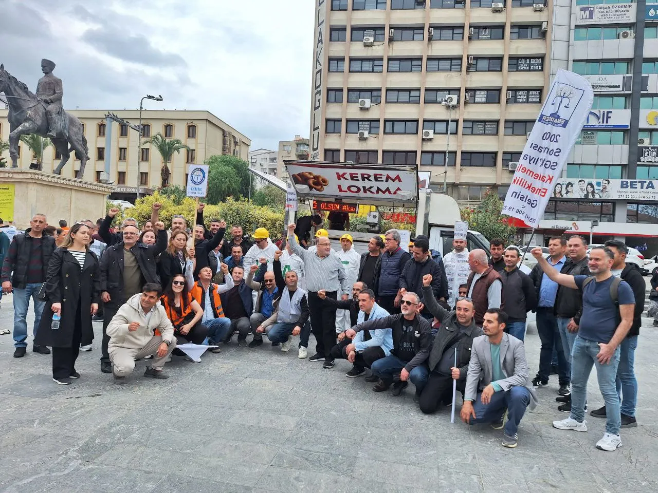 “İzmir’de bizi tanımayan siyasi yok”