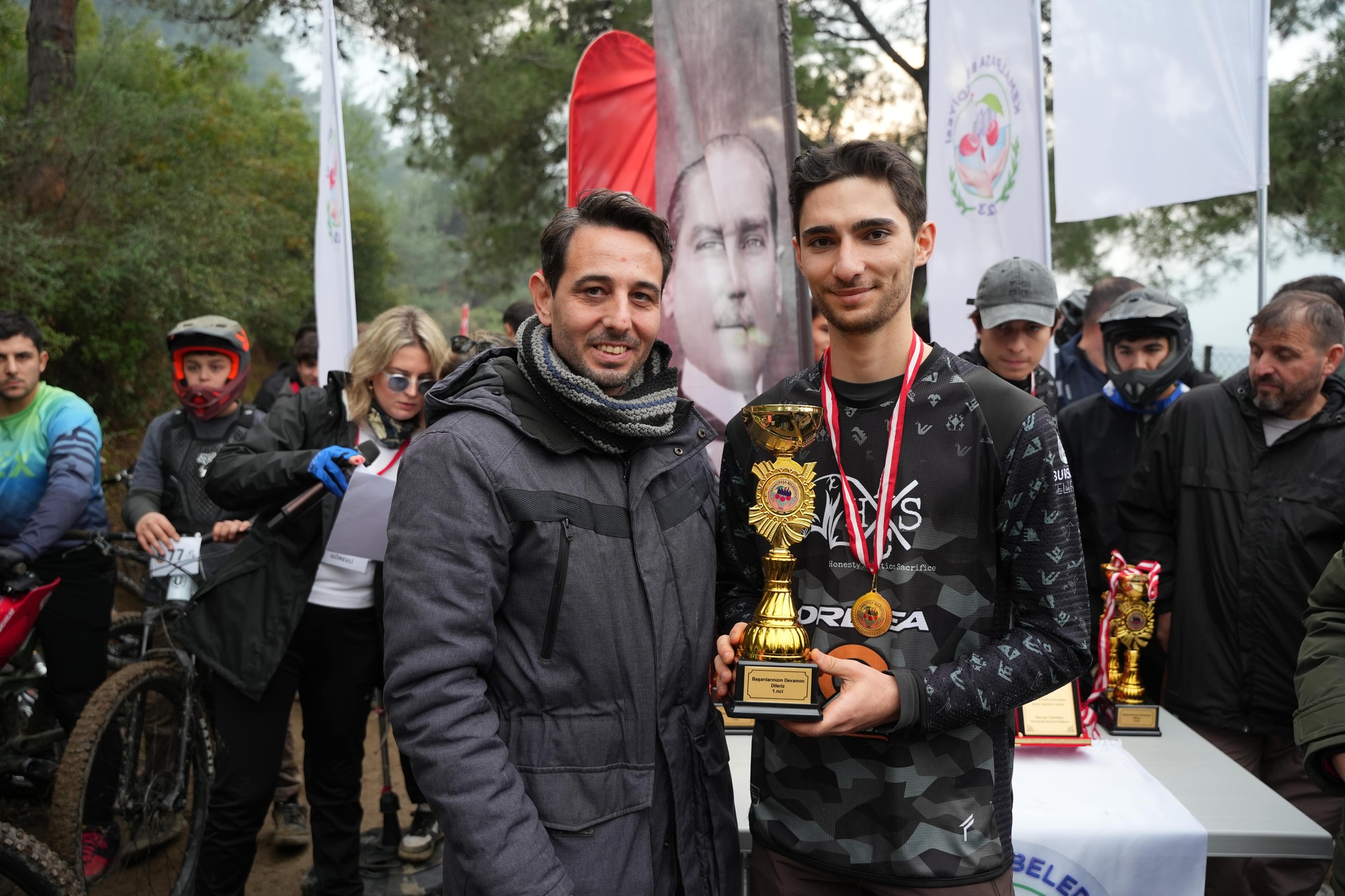 Enduro Dağ Bisikleti İniş Yarışm 3