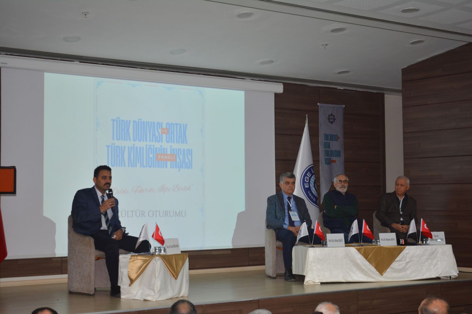 +++++++ Eü’de “Türk Dünyası Ve Ortak Türk Kimliğinin İnşası” Paneli Düzenlendi