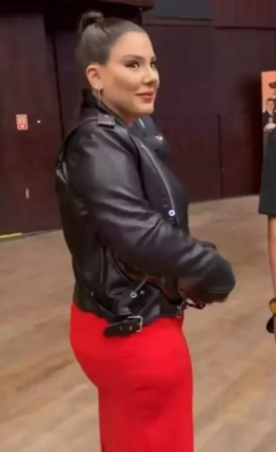 Eşinin şaşkın bakışları objektiflere yansıdı