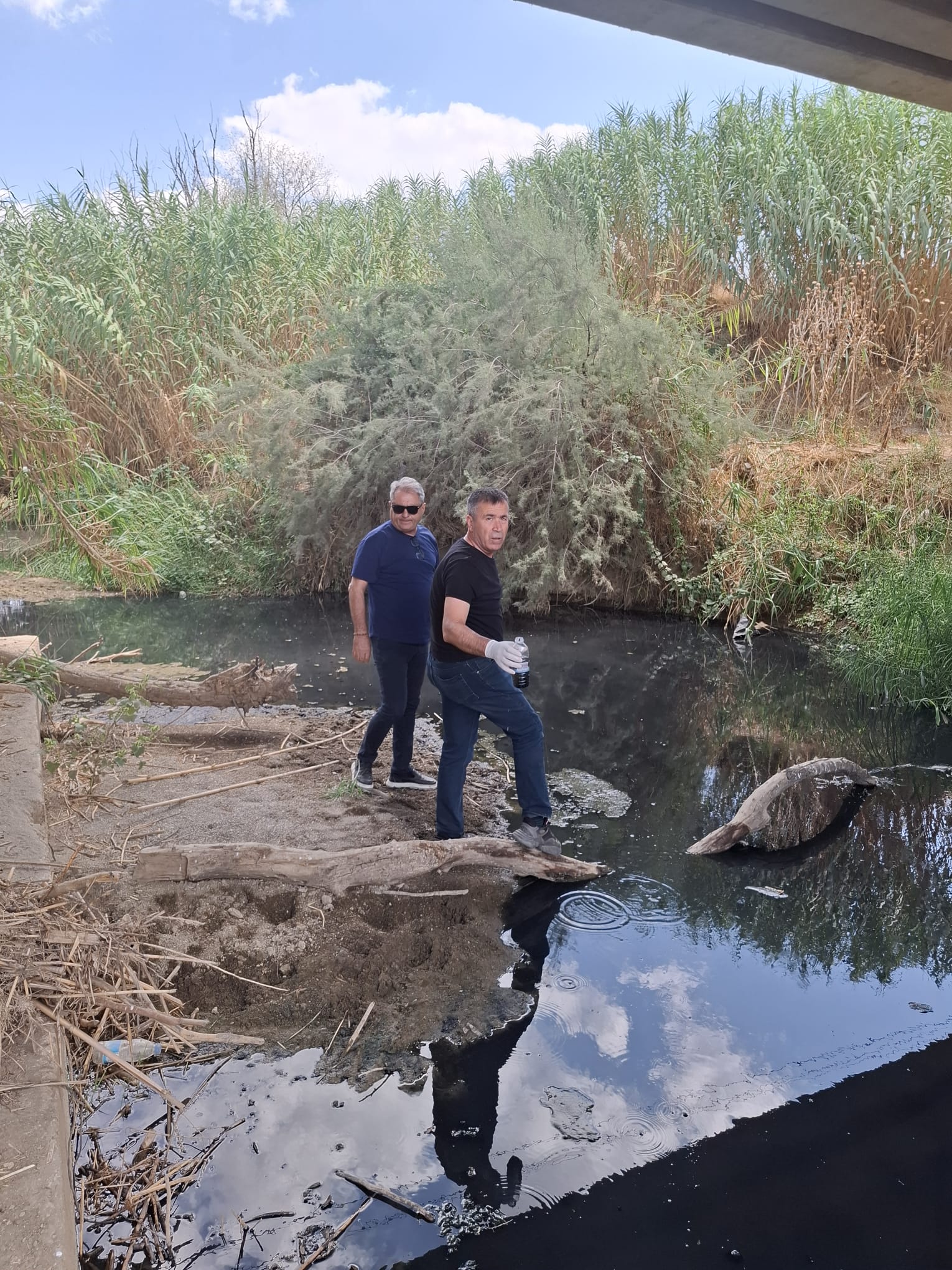 “Gediz Nehri çöp tesisi olarak kullanılıyor”