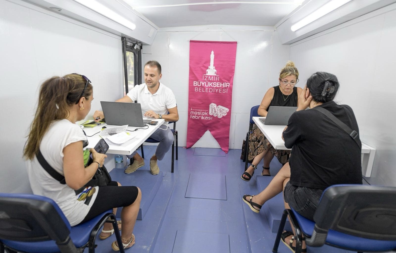 Göçle Gelen, Istihdamla Tutundu1