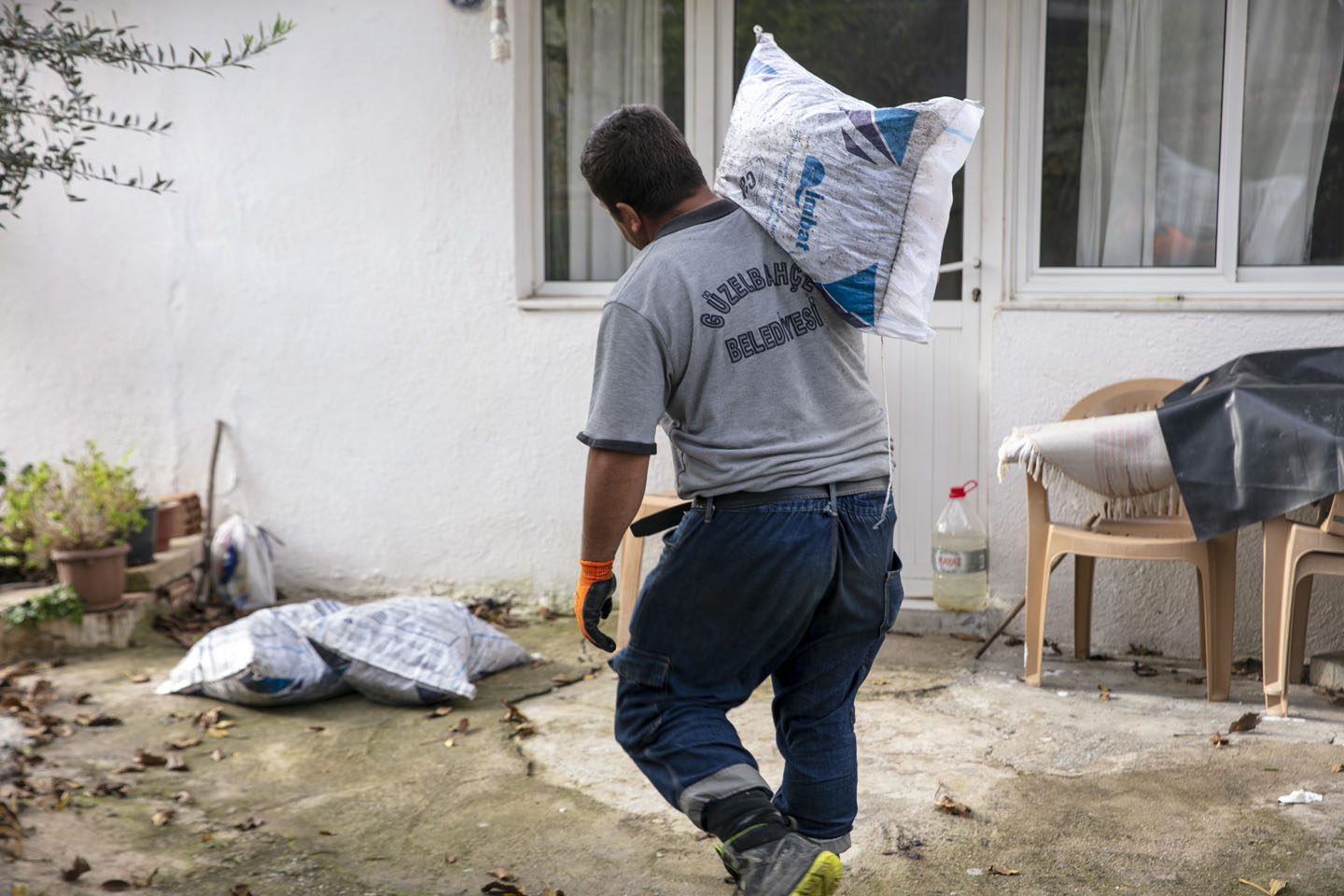 Güzelbahçe Belediyesi’nden Kış Öncesi Kömür Desteği2