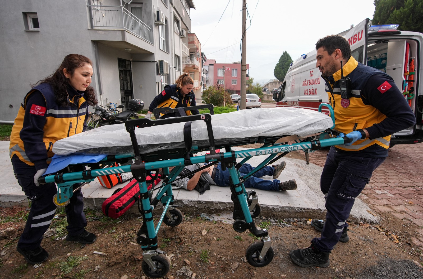 Aynı istasyon, aynı görev aşkı Kemalpaşa'da kesişti