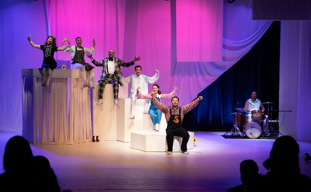 Sahne arkasında güçlü bir sanat kadrosu