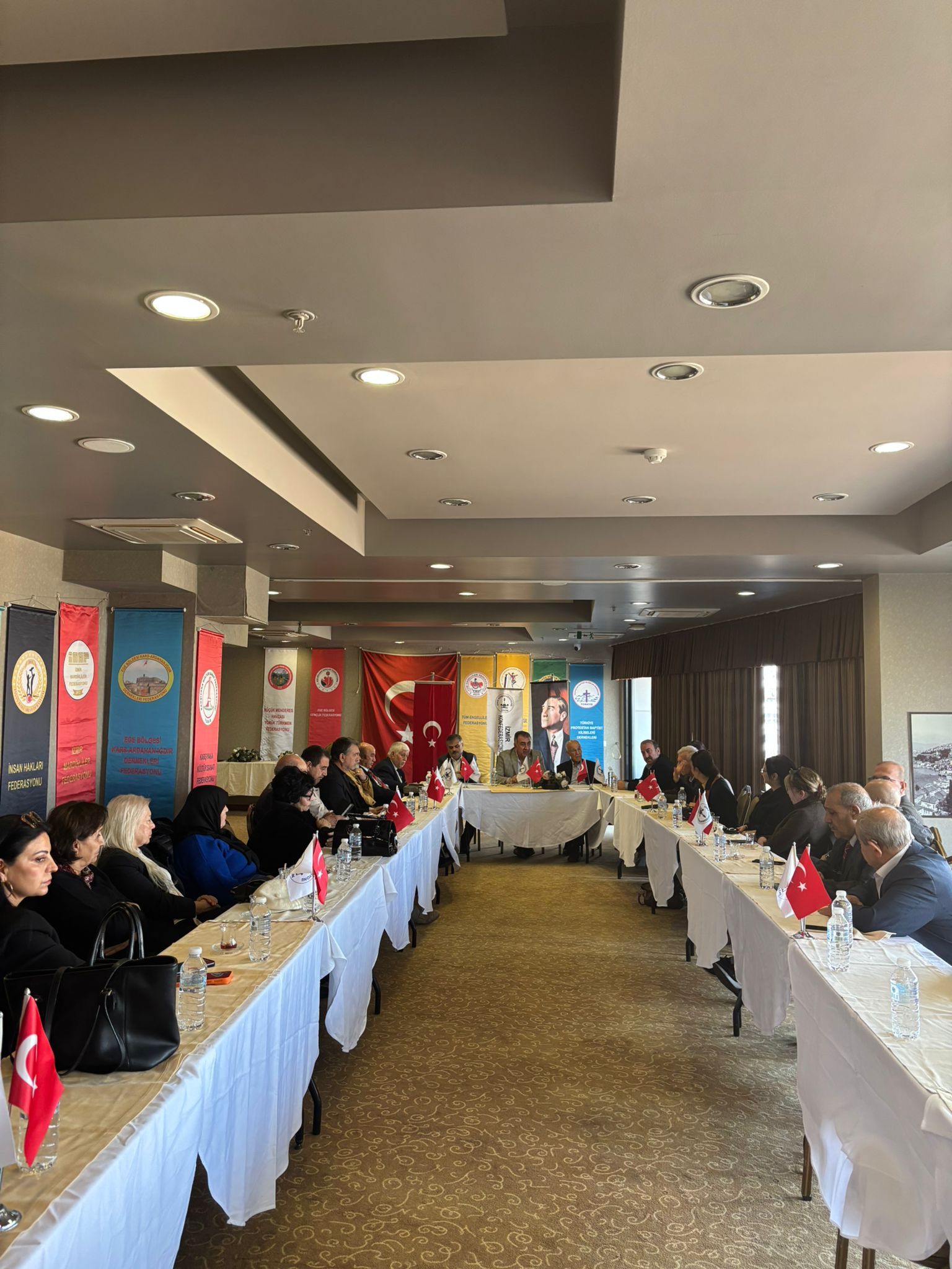 "Dayanışma, kardeşlik ve demokrasi" kararlarına tam destek