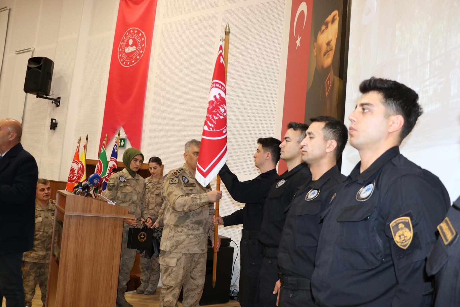 JOPER ve JÖH taburları kürsüye damga vurdu