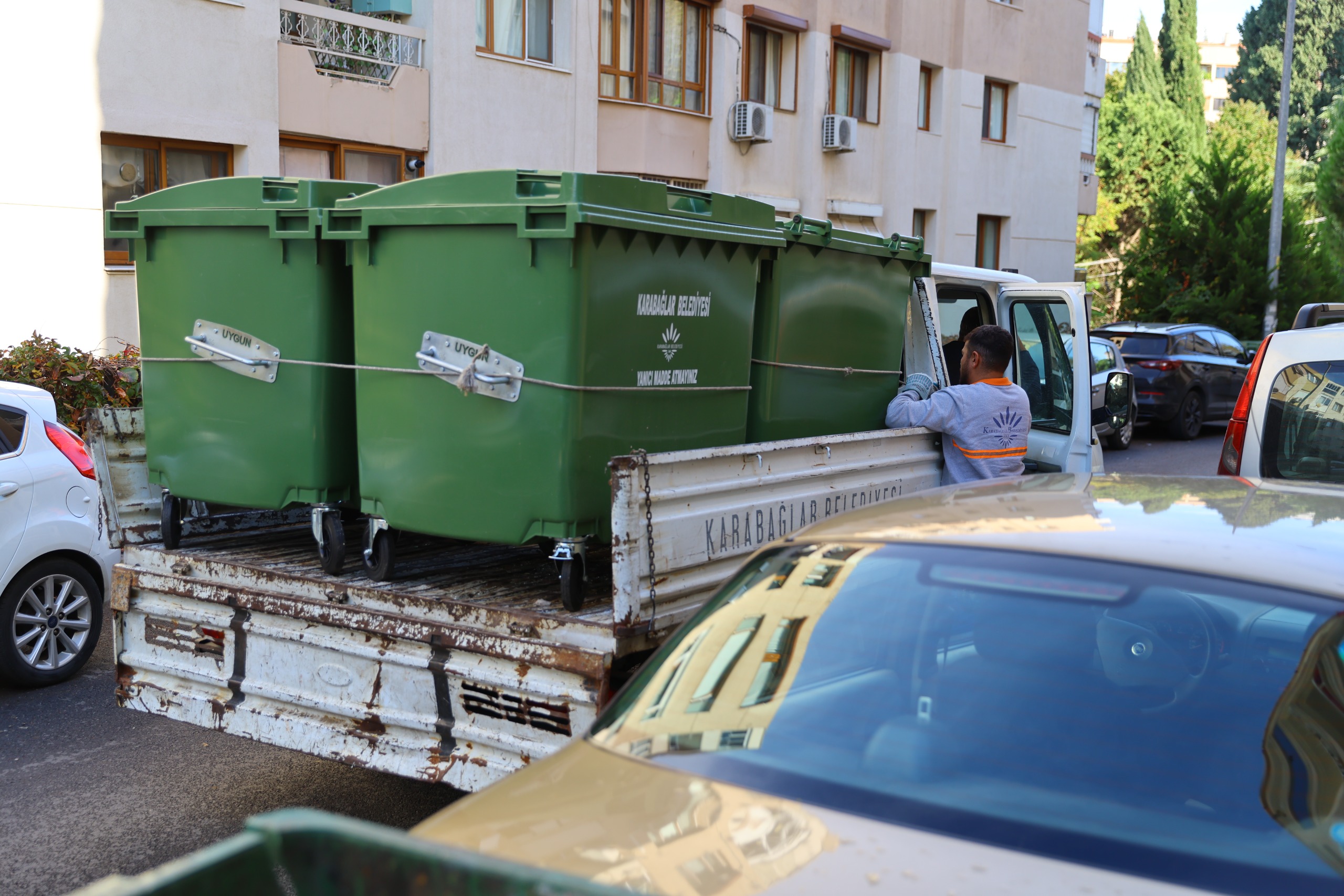 Karabağlar'da Çöp Konteynerleri Değişiyor (1)