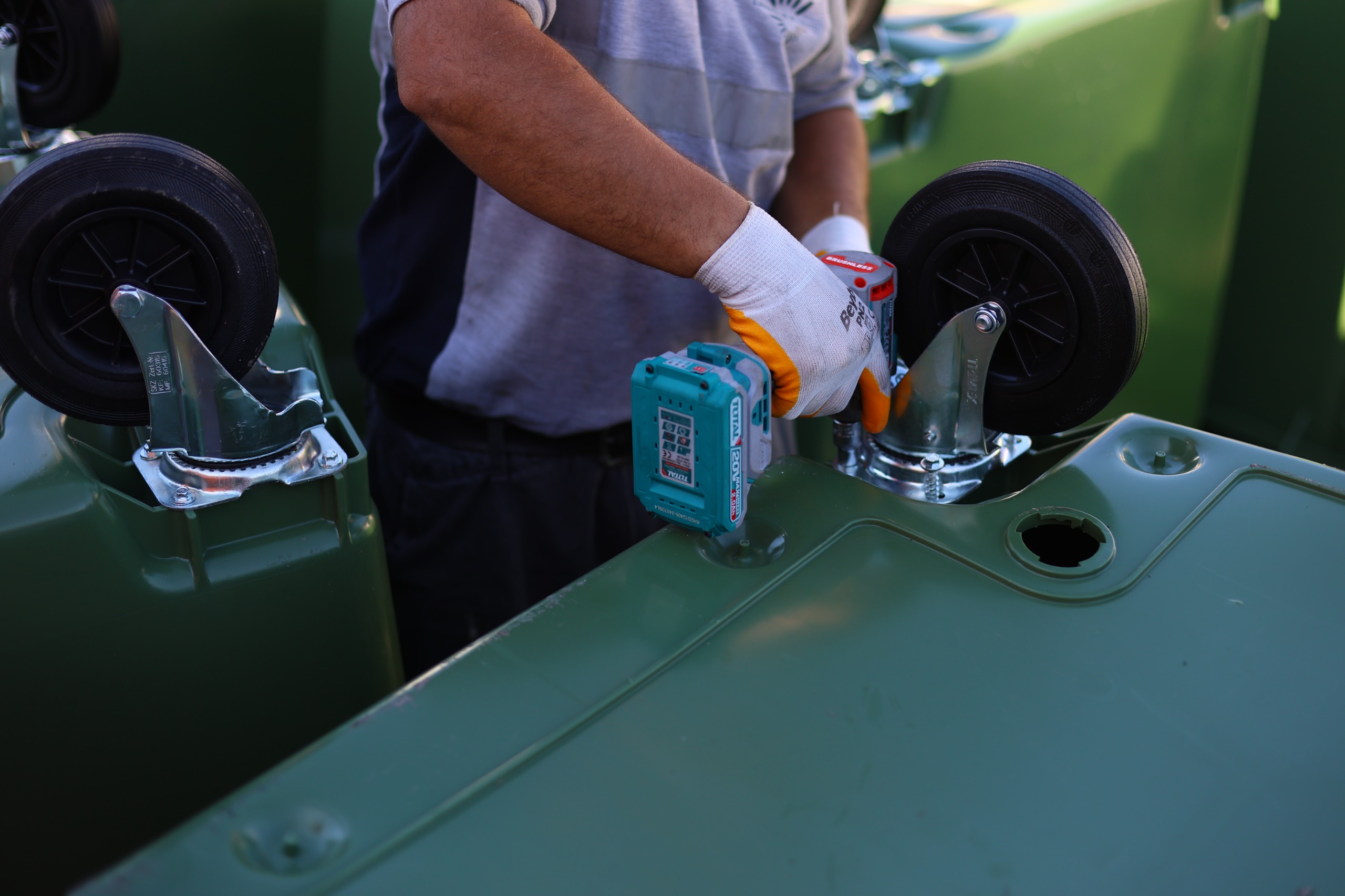 Karabağlar'da Çöp Konteynerleri Değişiyor (11)