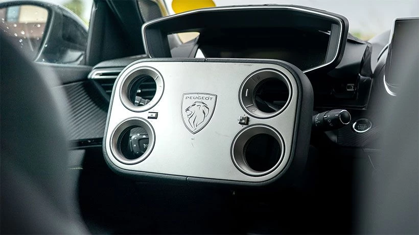 Kare Direksiyonlu Araç