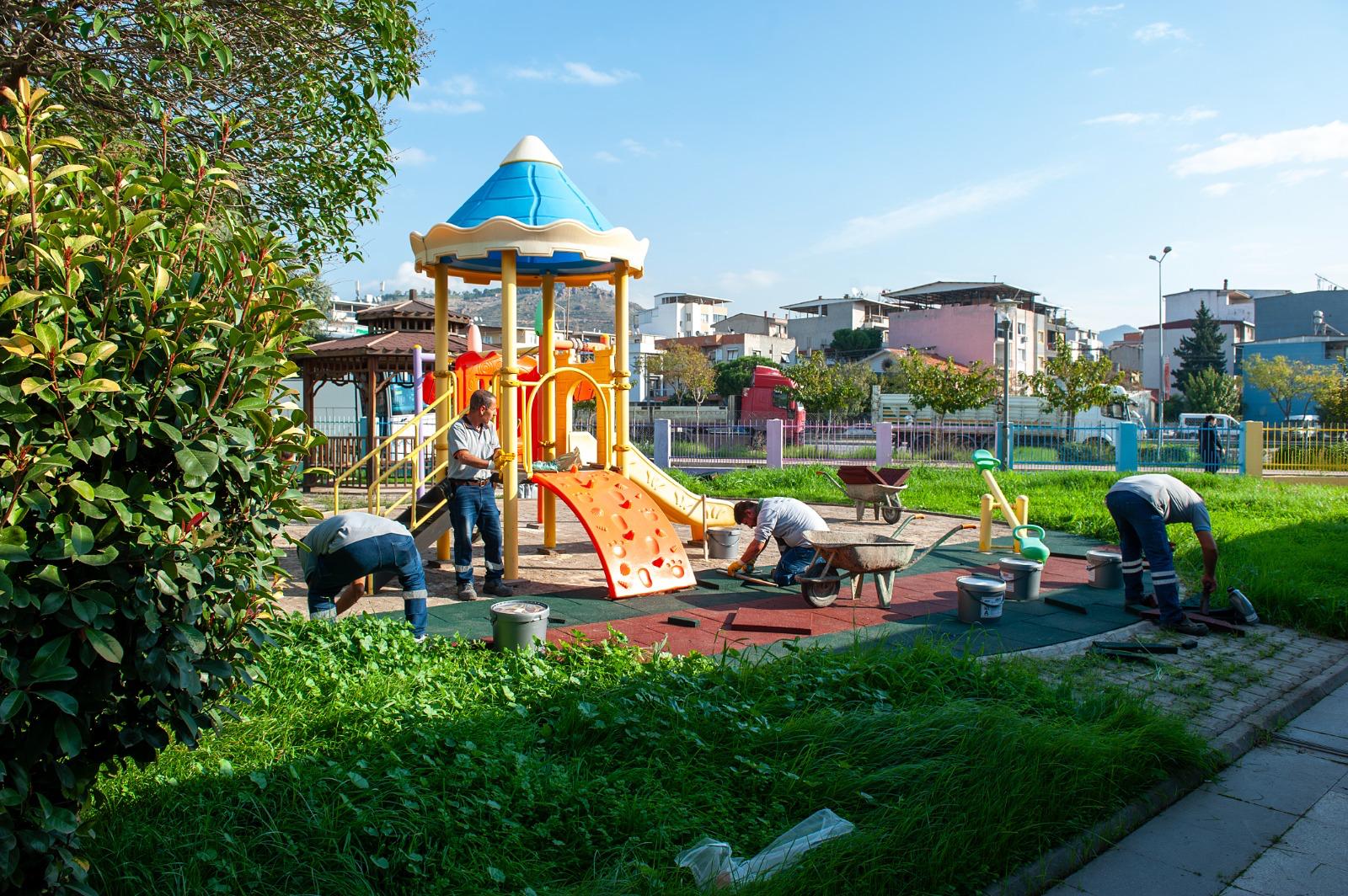 Üretim odaklı belediye: 15 bin çiçek Karşıyaka’da açtı