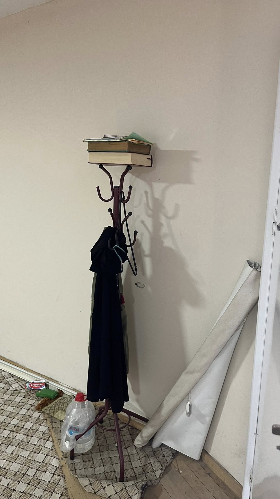 “Kuran-ı Kerim’i giysi askısının üzerine koymuşlar”