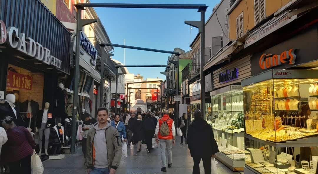 “Kemeraltı 7/24 yaşamaz çünkü parası yok, hayal kurmamak gerekiyor”