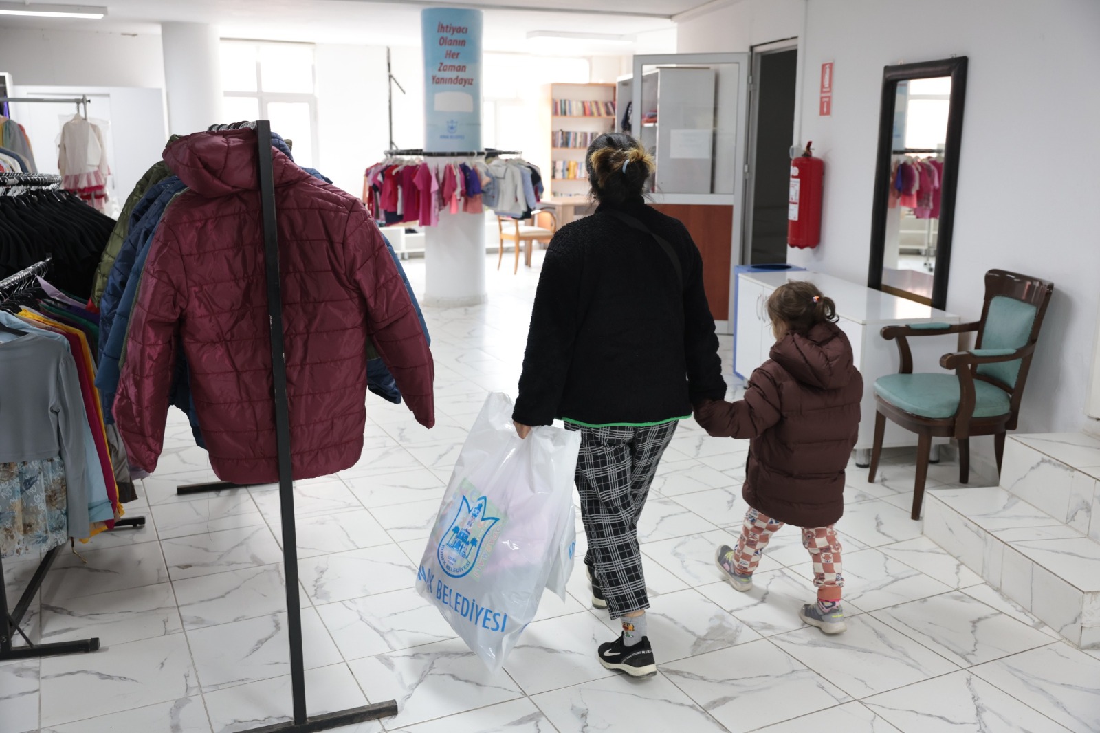 Kışlık koleksiyon ihtiyaç sahiplerine sunuluyor