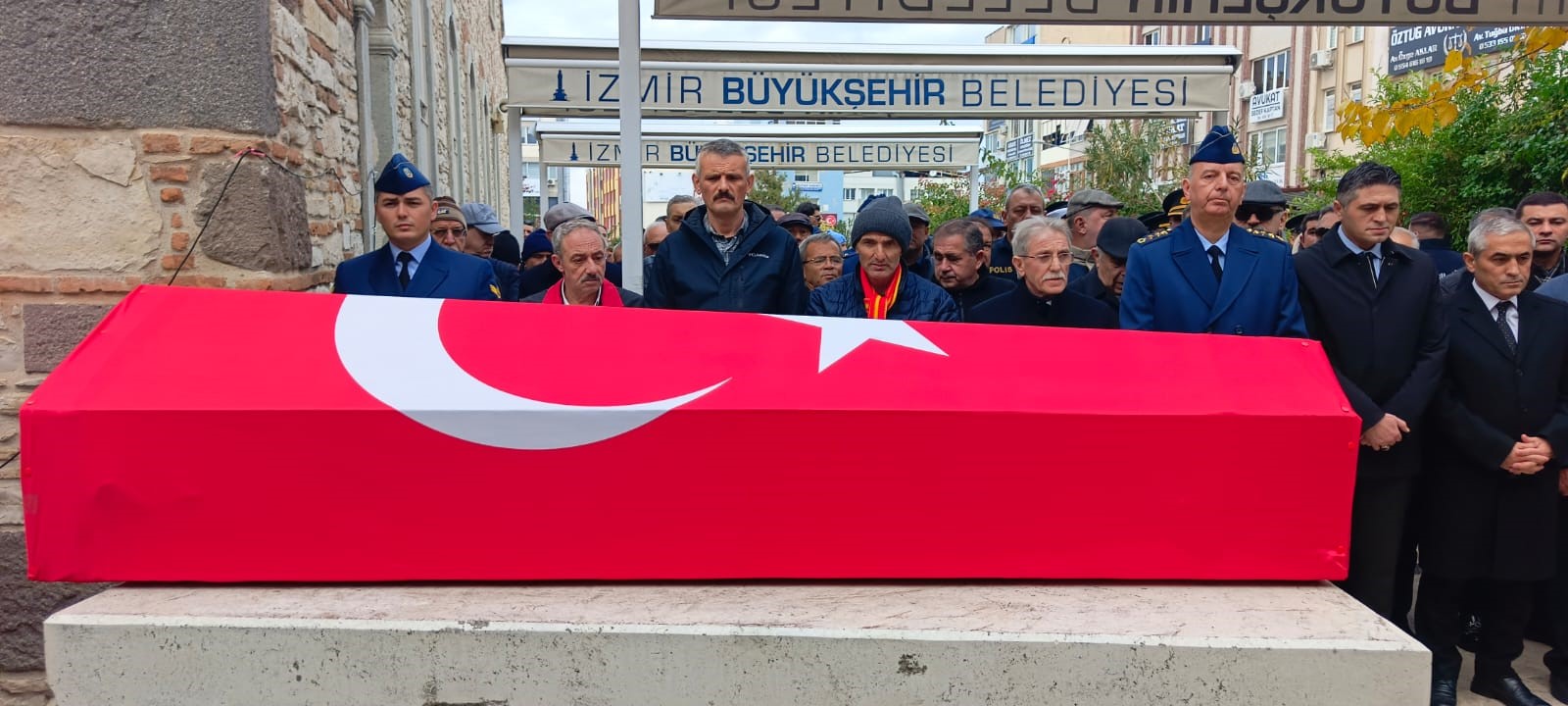 Aliağa’da devlet erkanı ve sevenleri saf tuttu