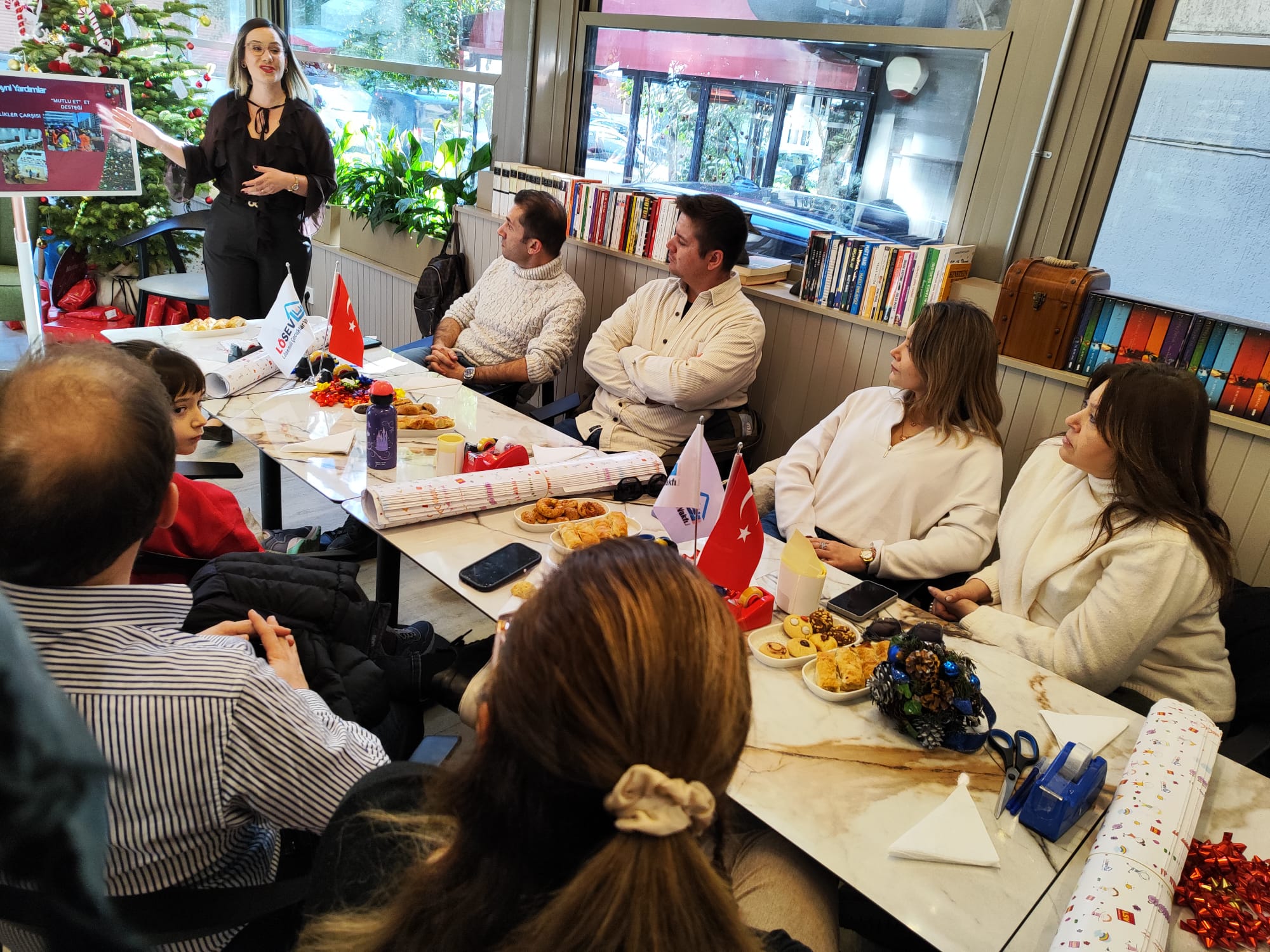 Lösev'de Yeni Yıl Hediyeleri Sevgiyle Paketlendi Foto (5)